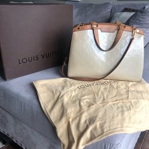 Louis Vuitton MM Brea Monogram Vernis Leather